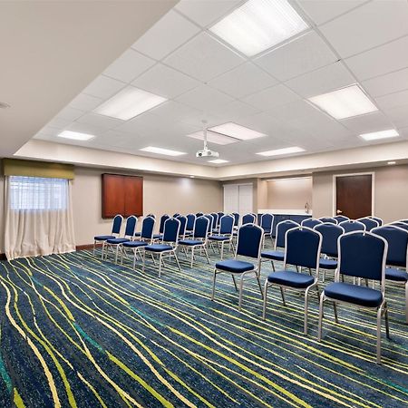 Hampton Inn & Suites Newtown Yardley Bagian luar foto
