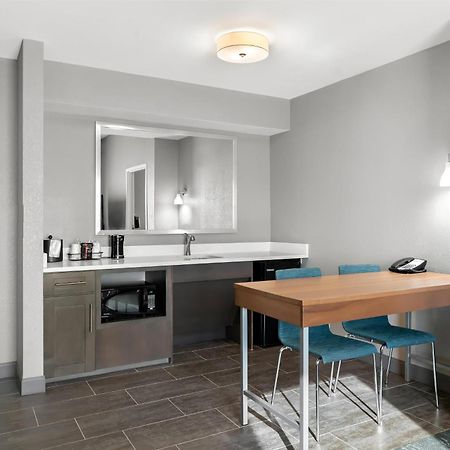 Hampton Inn & Suites Newtown Yardley Bagian luar foto