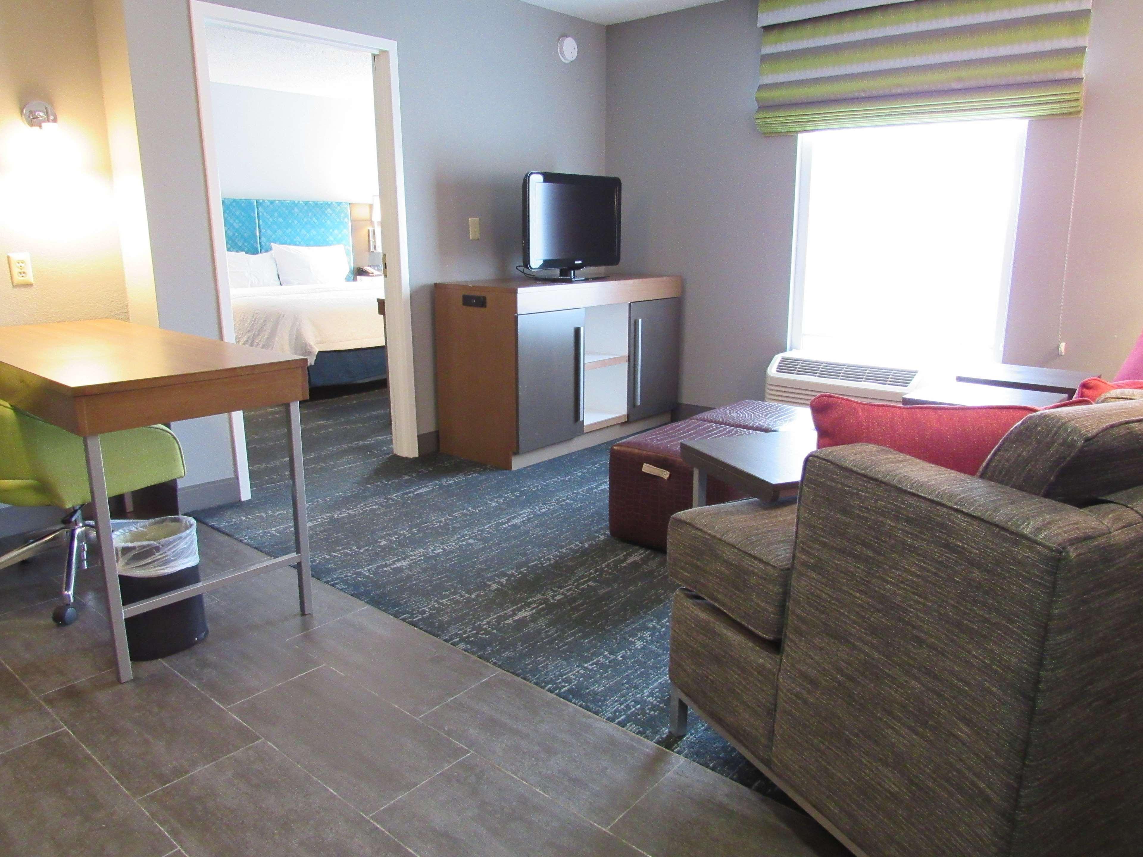 Hampton Inn & Suites Newtown Yardley Bagian luar foto