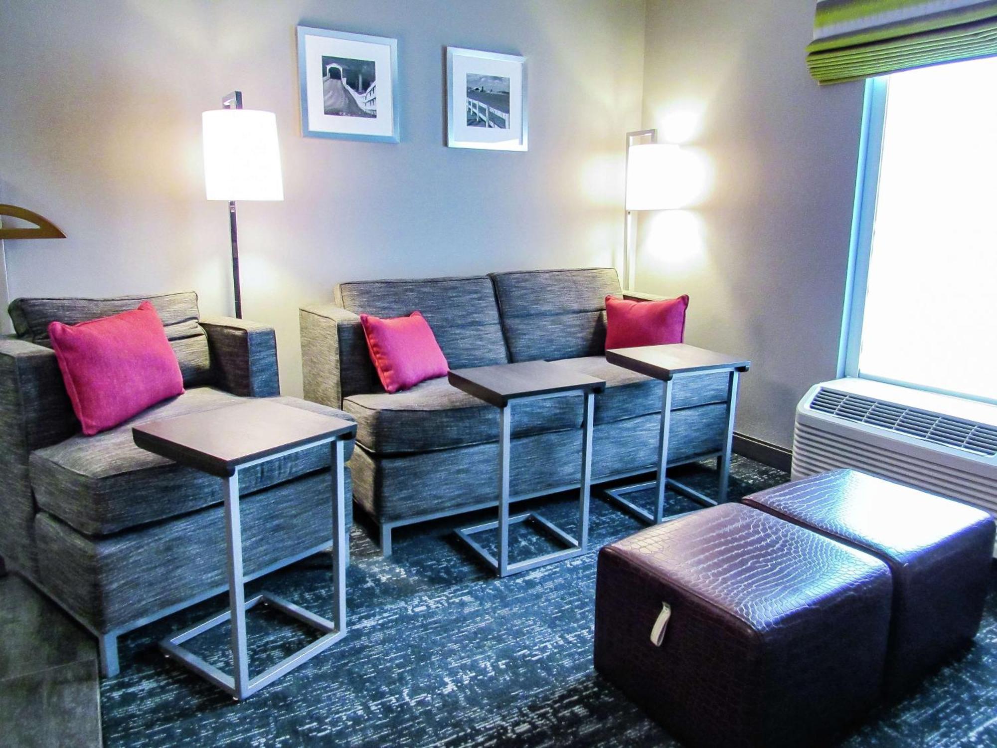 Hampton Inn & Suites Newtown Yardley Bagian luar foto