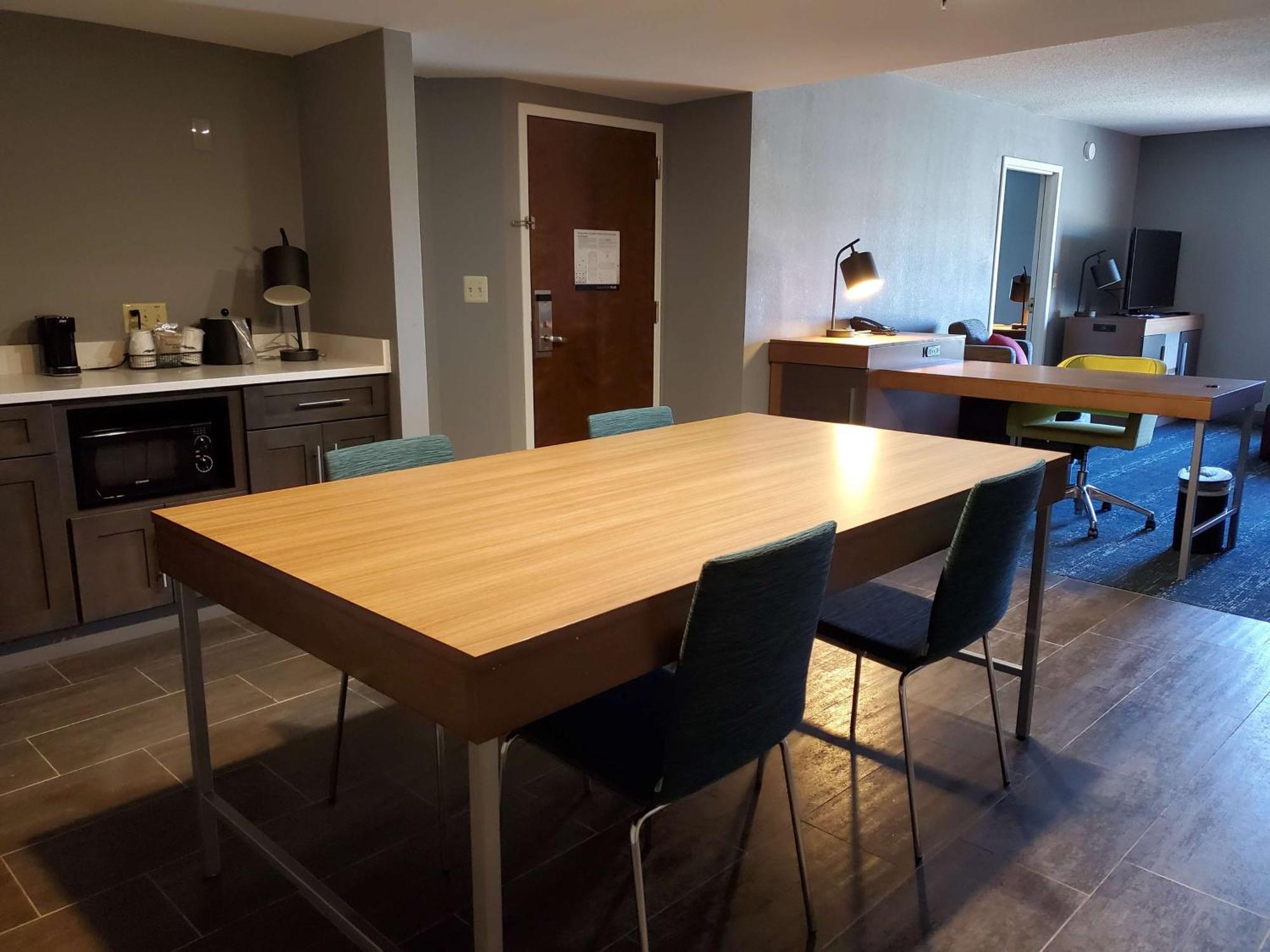 Hampton Inn & Suites Newtown Yardley Bagian luar foto