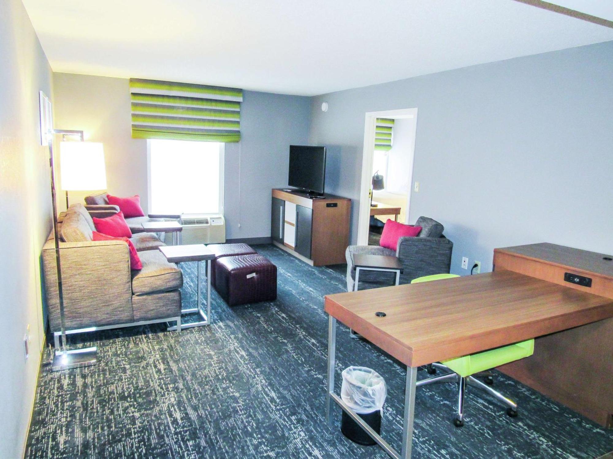 Hampton Inn & Suites Newtown Yardley Bagian luar foto