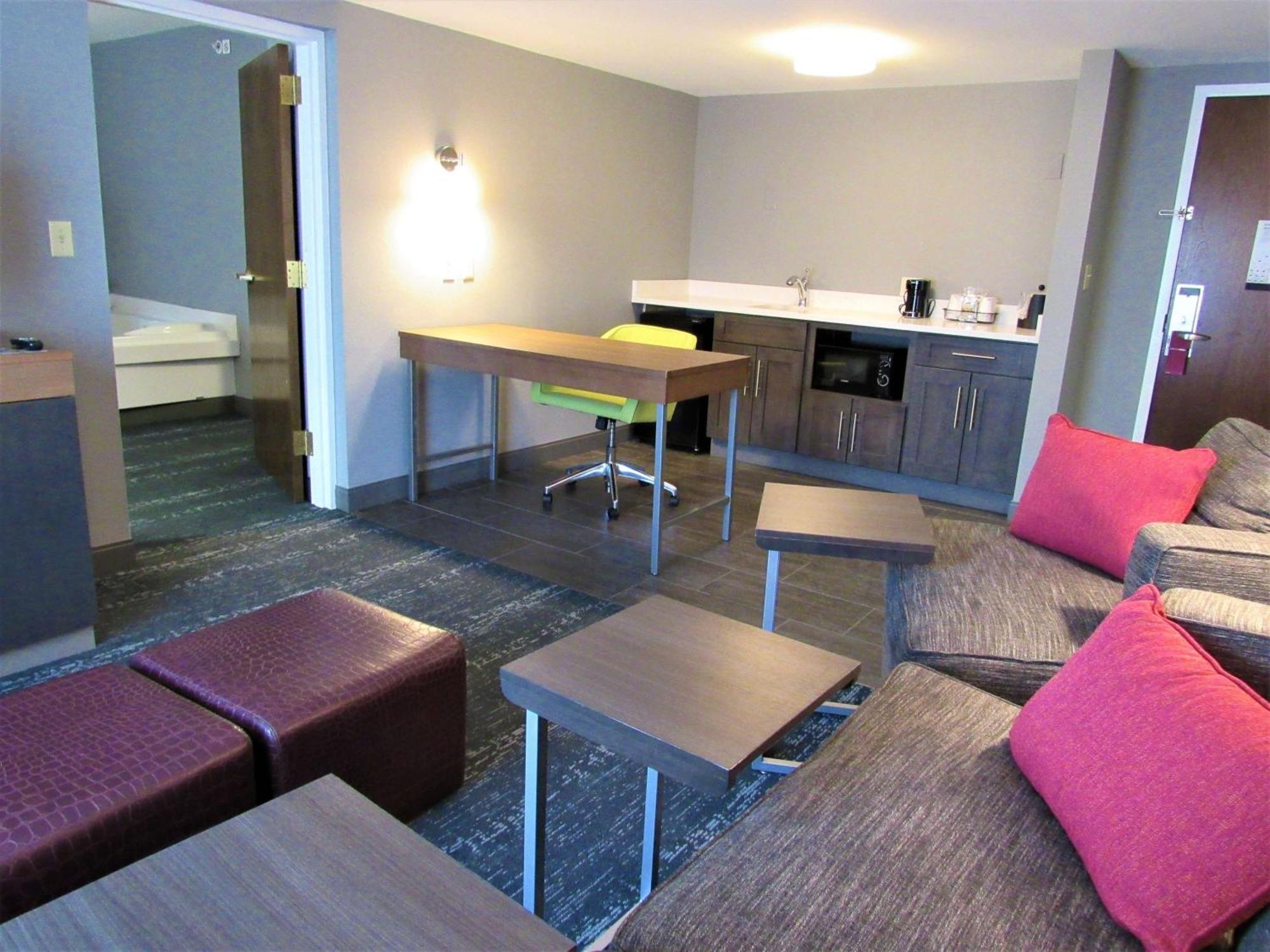 Hampton Inn & Suites Newtown Yardley Bagian luar foto