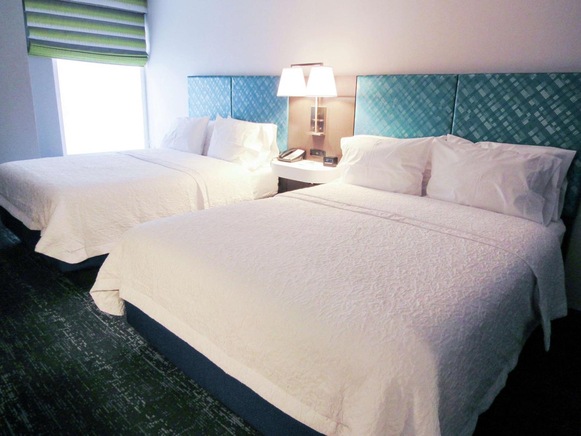 Hampton Inn & Suites Newtown Yardley Bagian luar foto