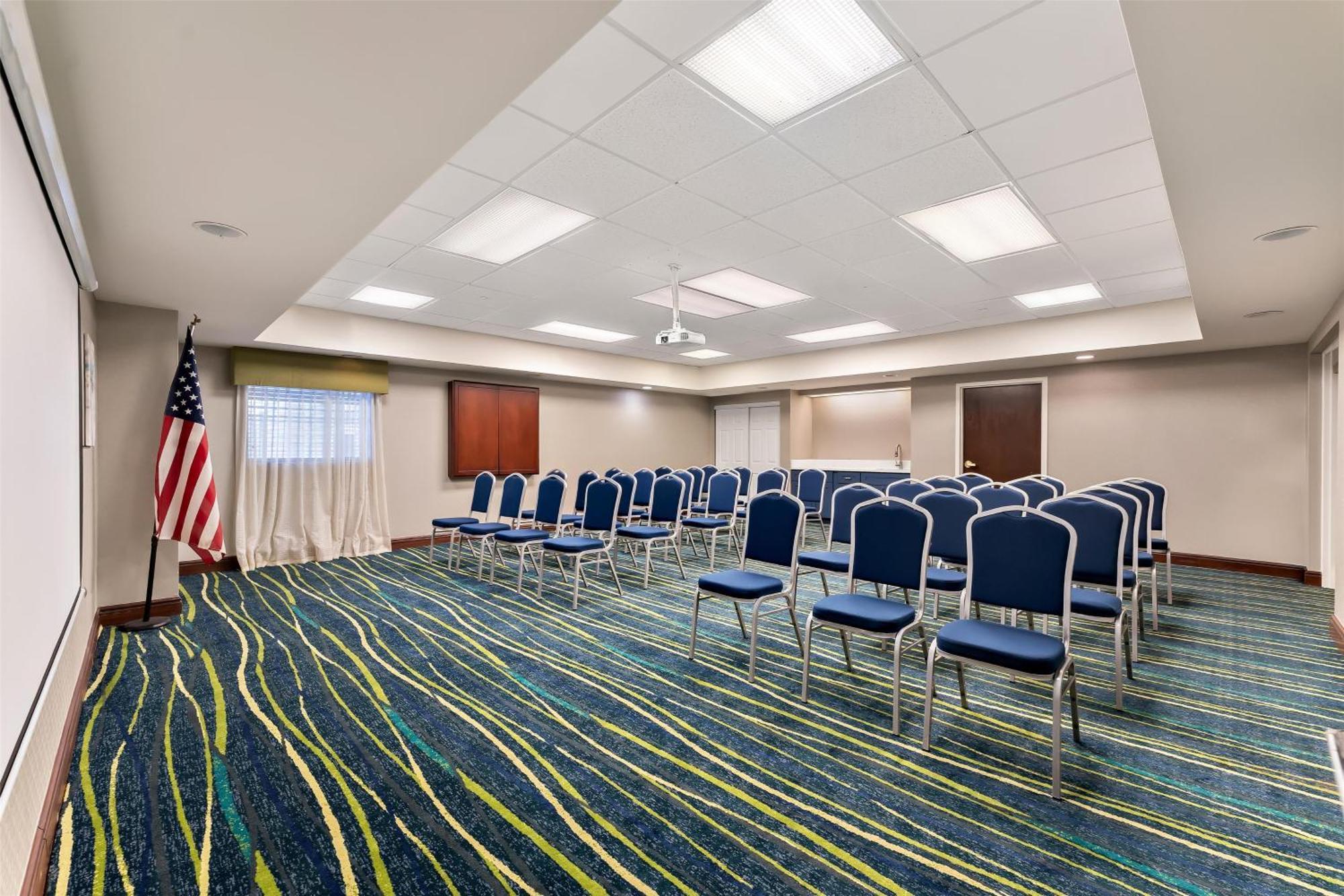 Hampton Inn & Suites Newtown Yardley Bagian luar foto