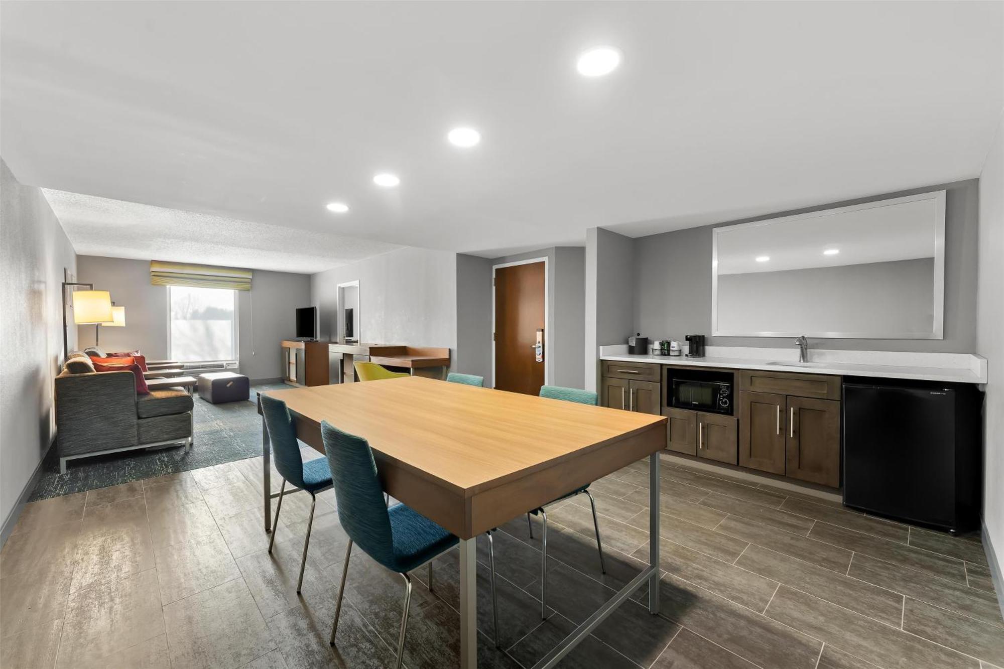 Hampton Inn & Suites Newtown Yardley Bagian luar foto