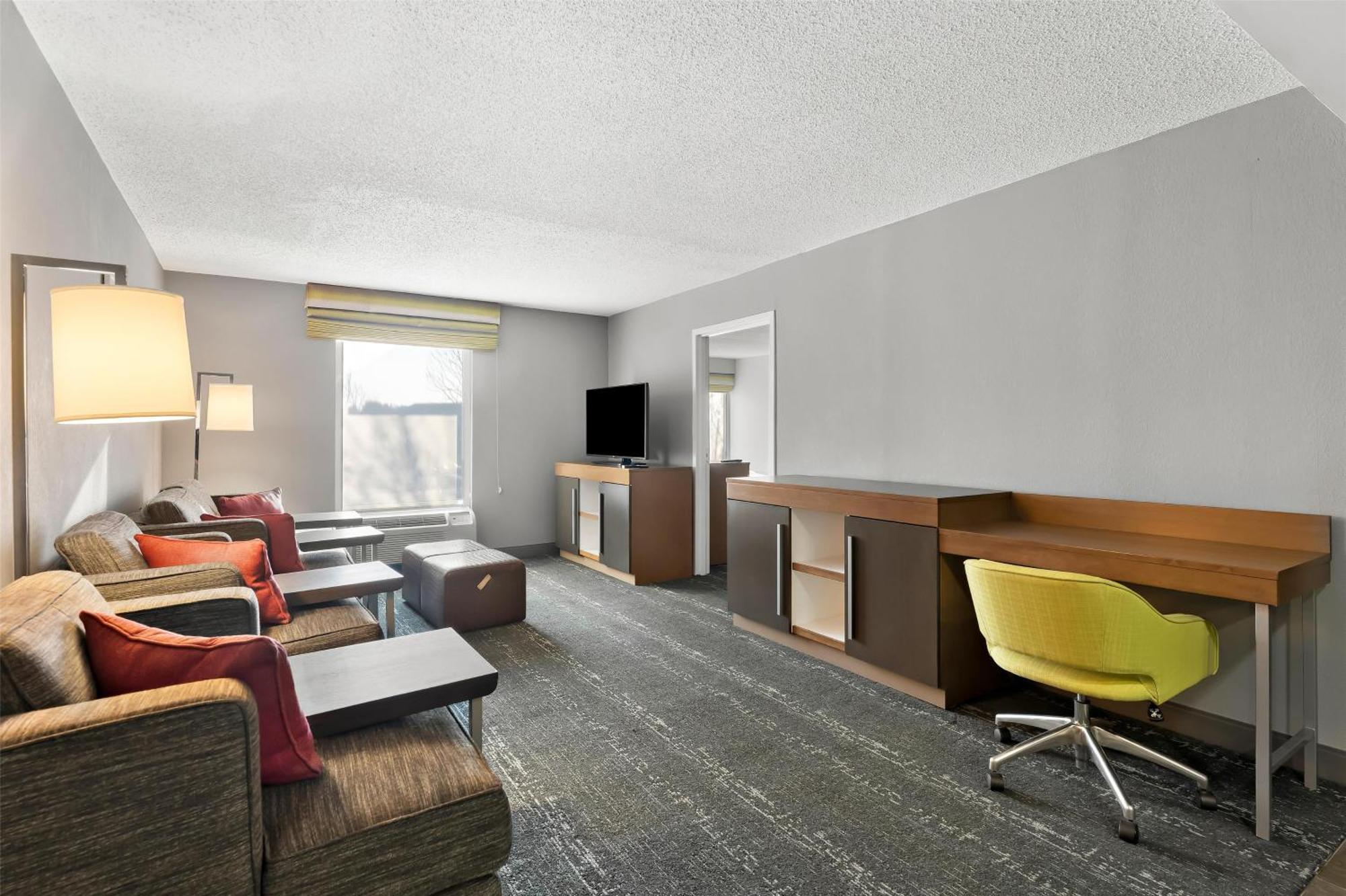 Hampton Inn & Suites Newtown Yardley Bagian luar foto