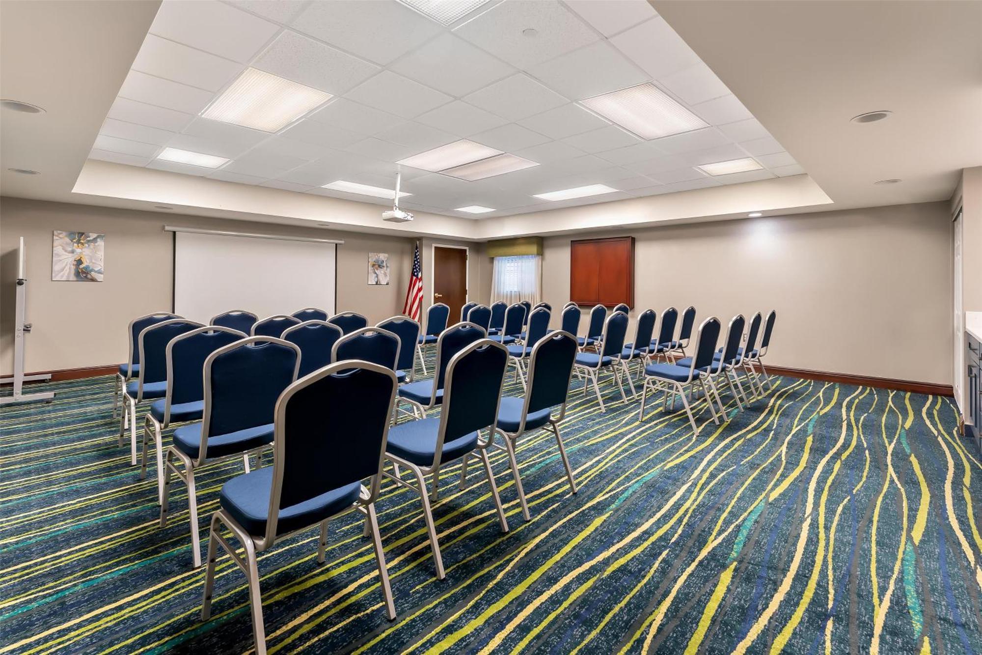Hampton Inn & Suites Newtown Yardley Bagian luar foto