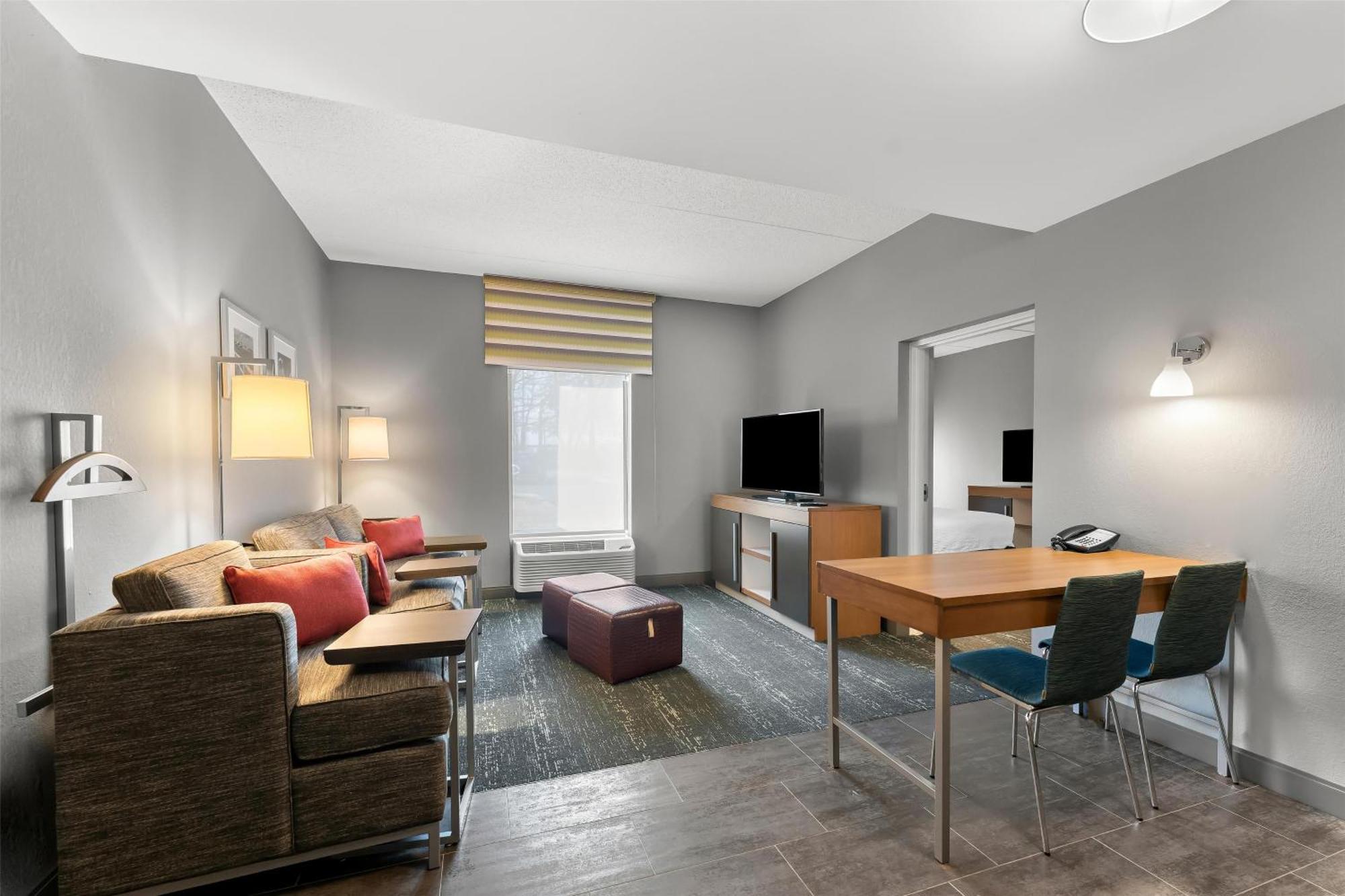 Hampton Inn & Suites Newtown Yardley Bagian luar foto