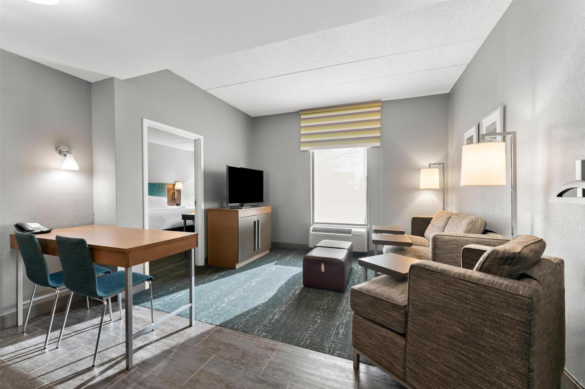 Hampton Inn & Suites Newtown Yardley Bagian luar foto