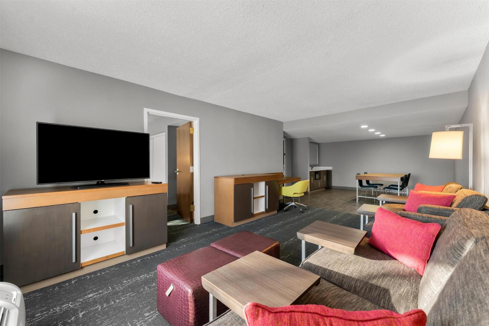 Hampton Inn & Suites Newtown Yardley Bagian luar foto