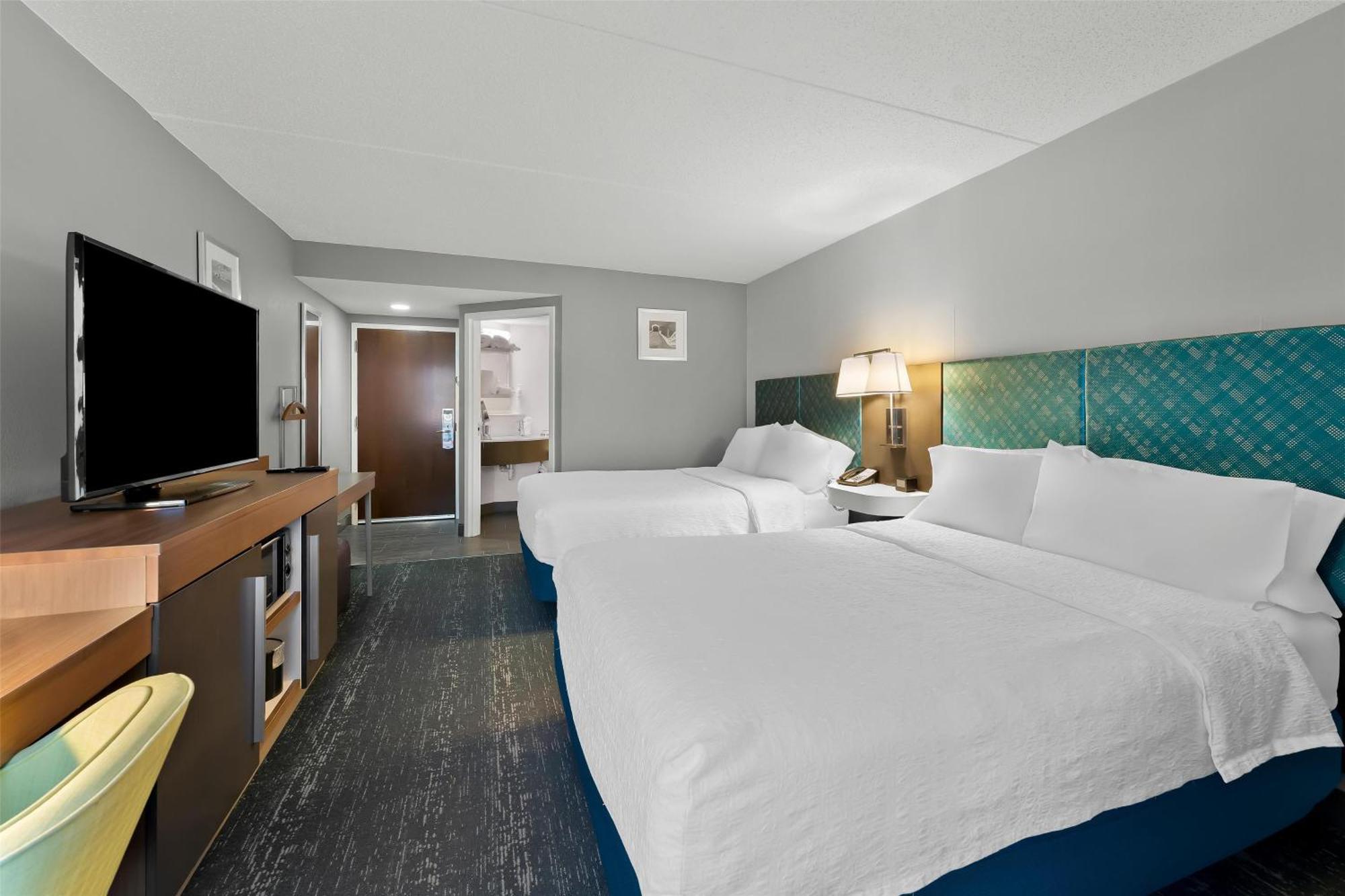 Hampton Inn & Suites Newtown Yardley Bagian luar foto