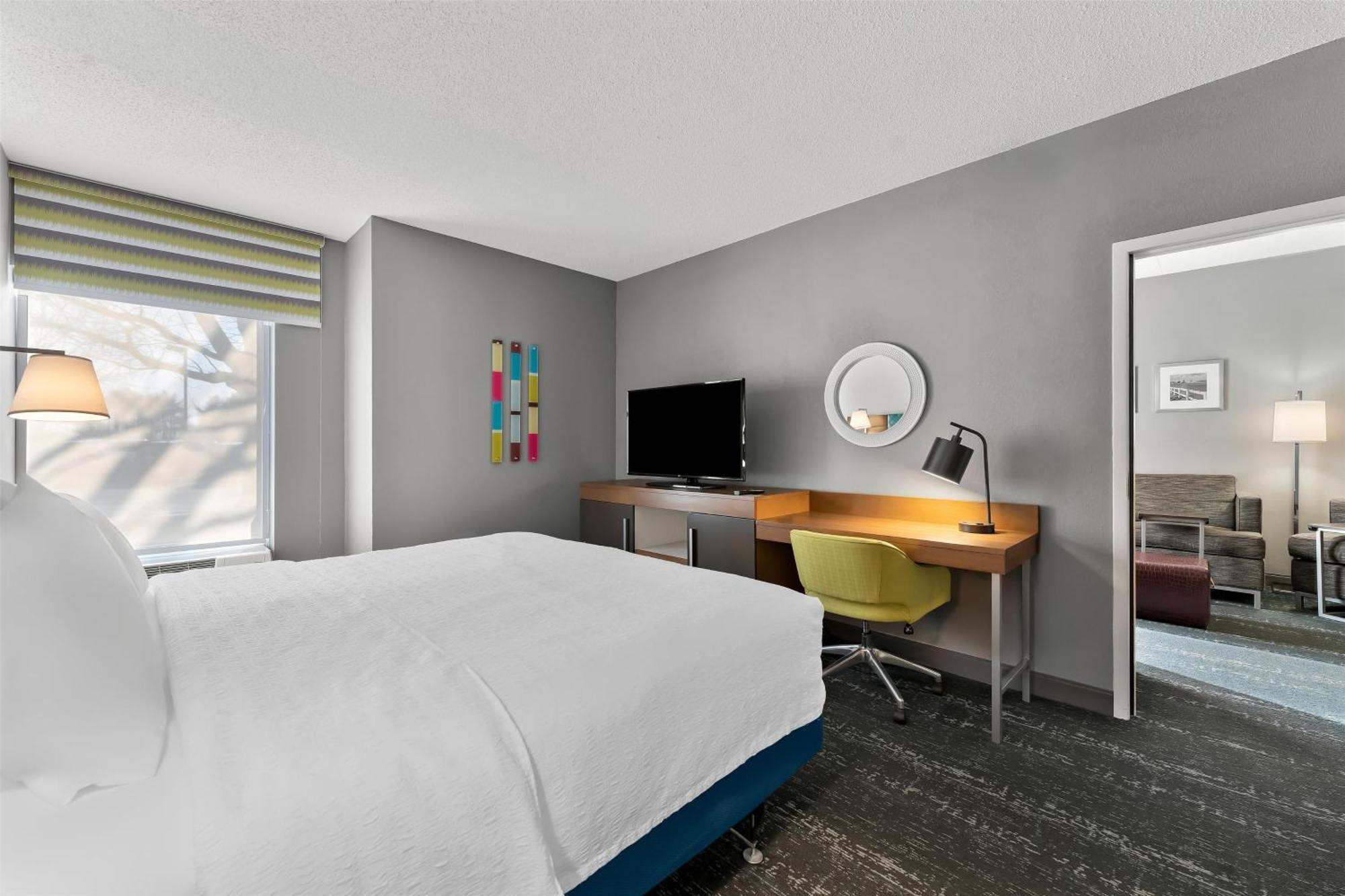 Hampton Inn & Suites Newtown Yardley Bagian luar foto