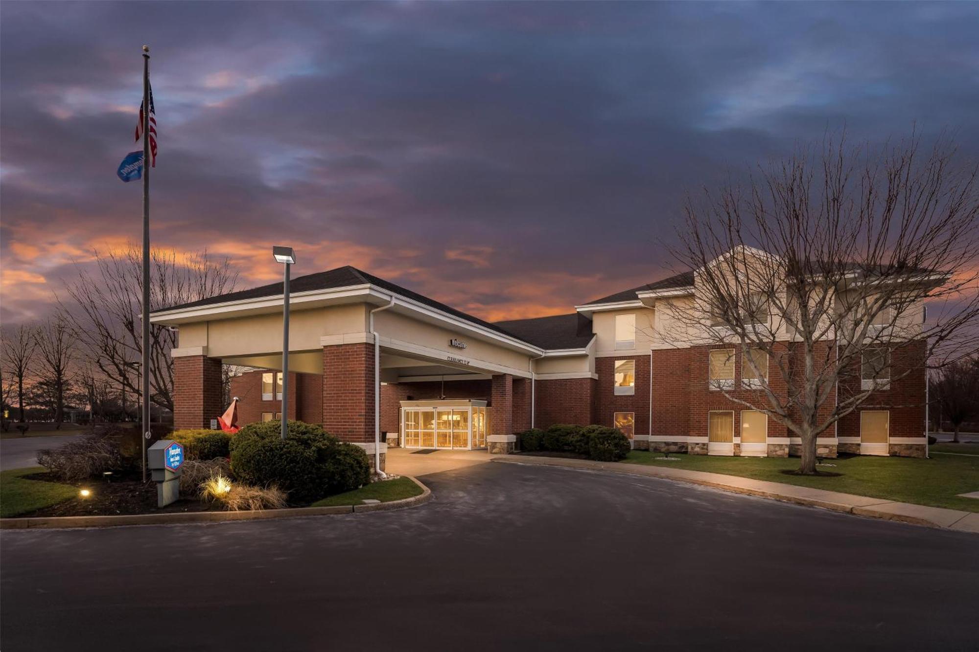Hampton Inn & Suites Newtown Yardley Bagian luar foto