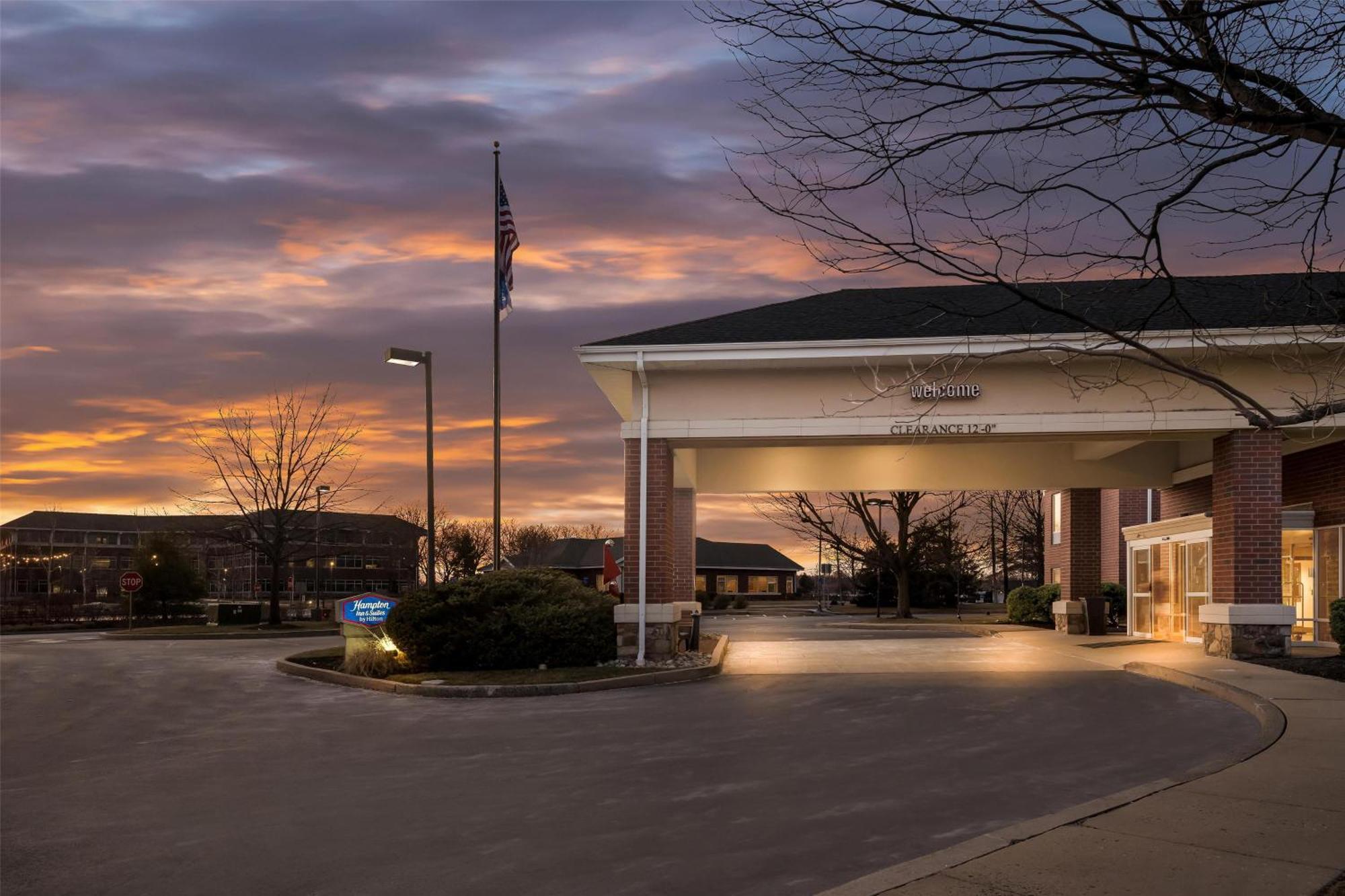Hampton Inn & Suites Newtown Yardley Bagian luar foto