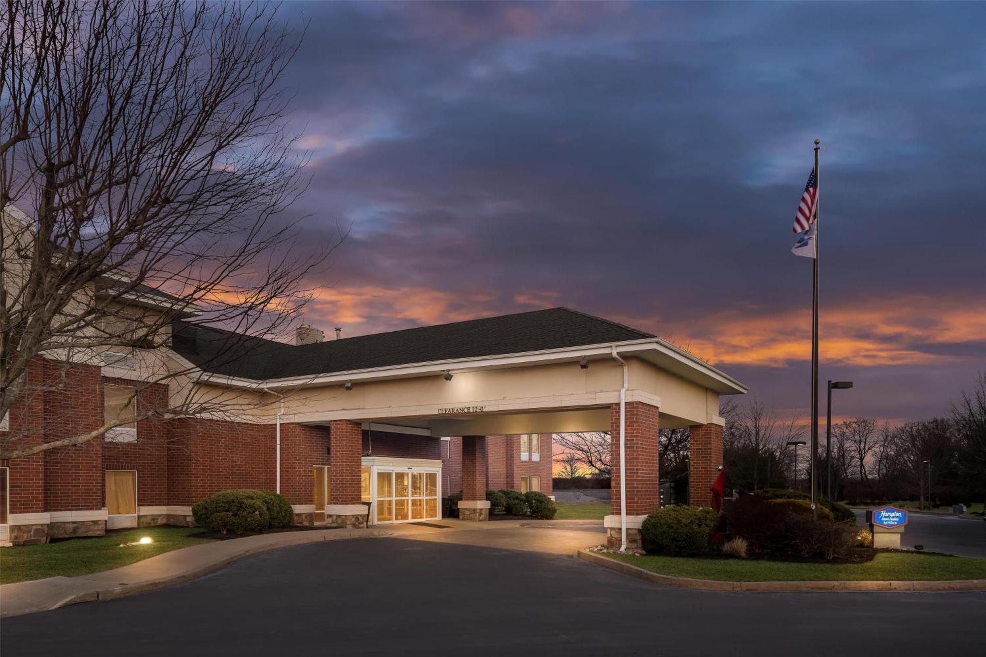 Hampton Inn & Suites Newtown Yardley Bagian luar foto