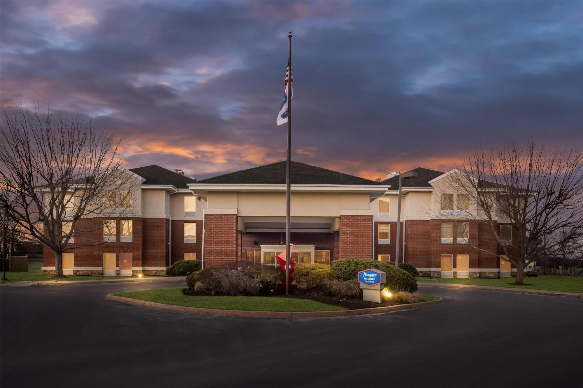 Hampton Inn & Suites Newtown Yardley Bagian luar foto